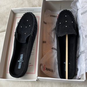 Black Minnetonka mules size 8.5